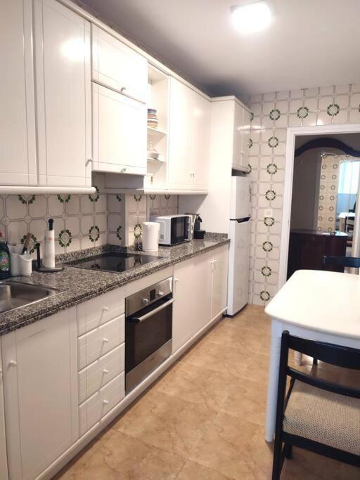Charming & Spacious Apartment In Historic Centre & Short Walk To Beach Аликанте Екстериор снимка