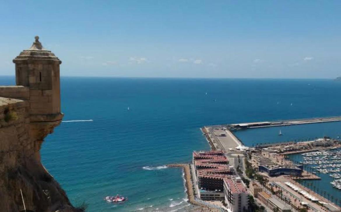 Charming & Spacious Apartment In Historic Centre & Short Walk To Beach Аликанте Екстериор снимка
